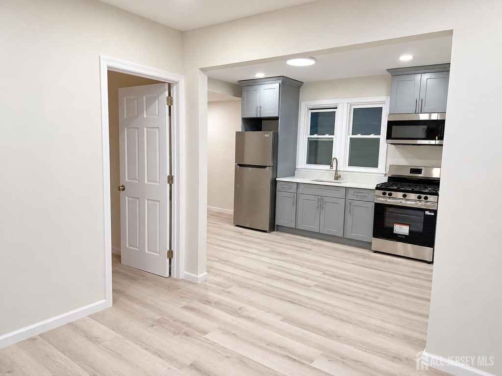 254 Somerset Street - Photo 0