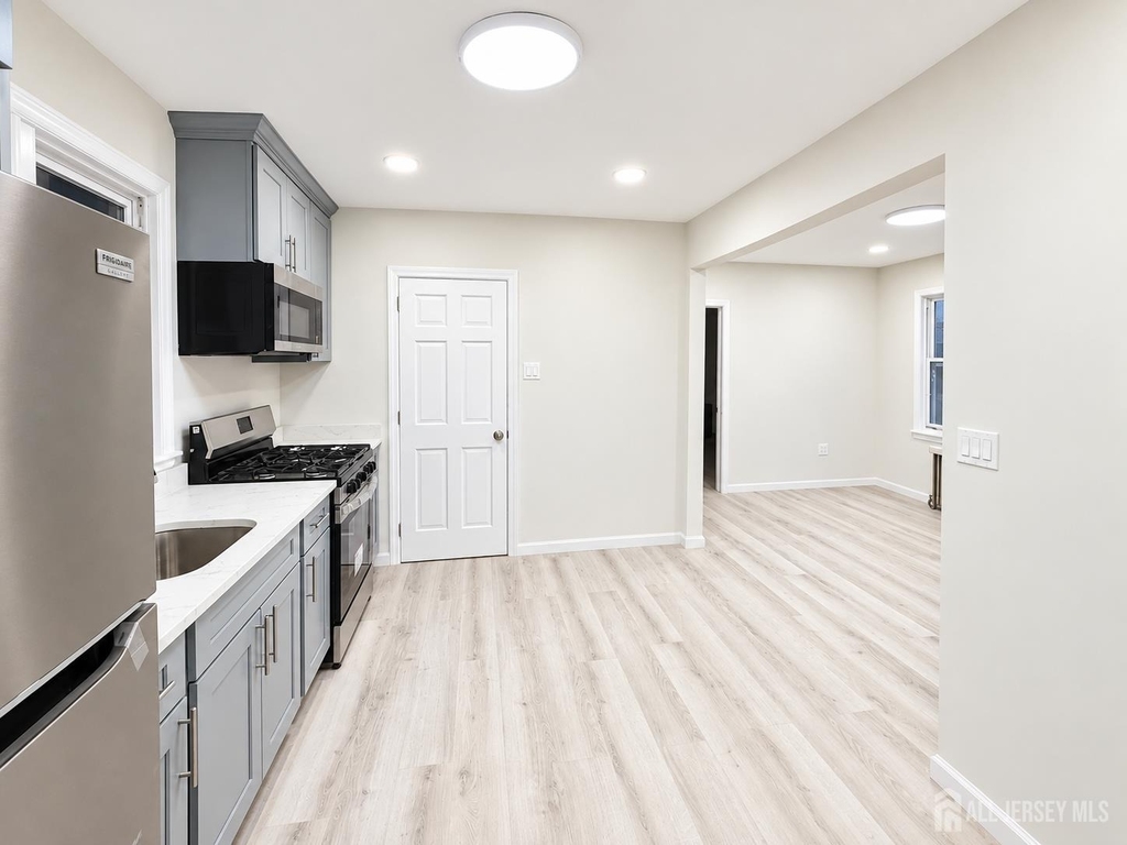 254 Somerset Street - Photo 2