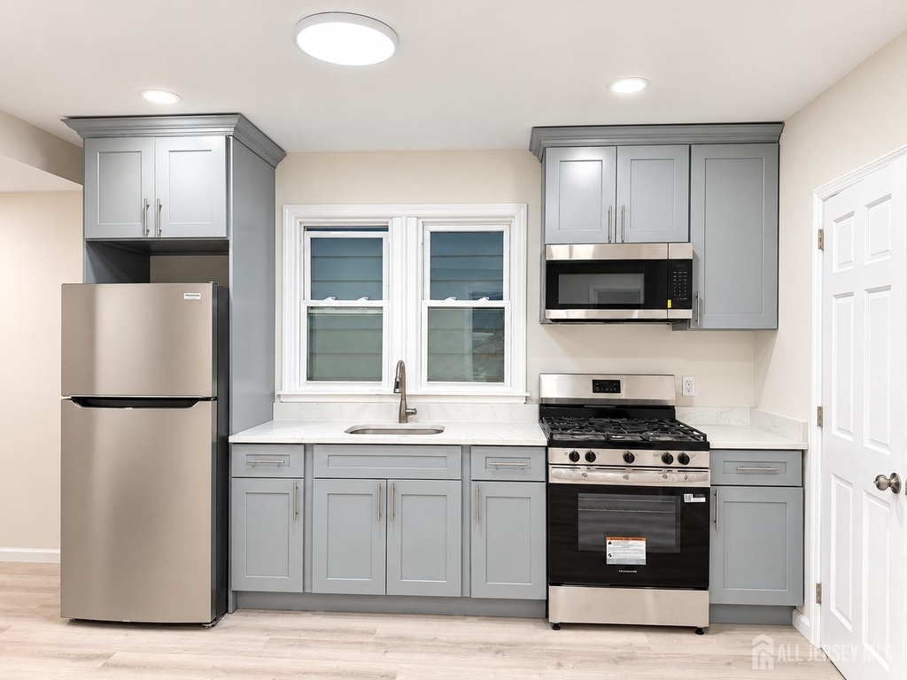 254 Somerset Street - Photo 1