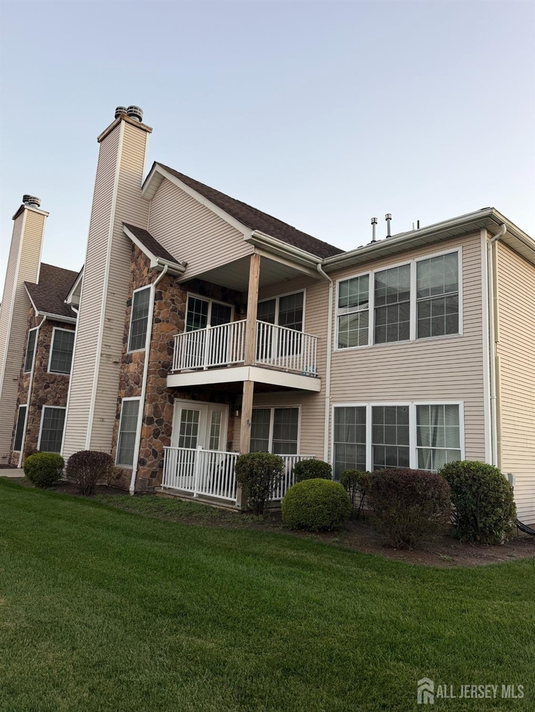 123 Chariot Court - Photo 0