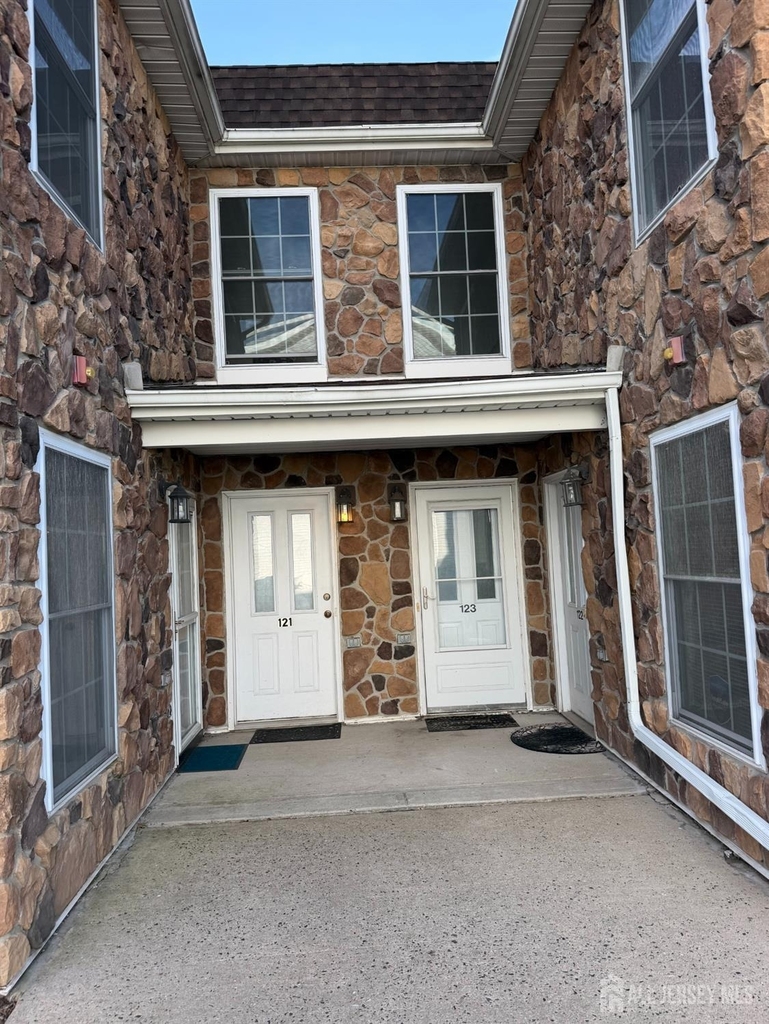 123 Chariot Court - Photo 1