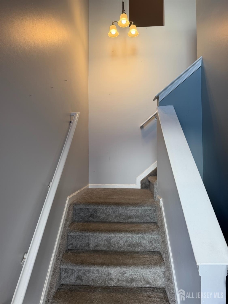 123 Chariot Court - Photo 2