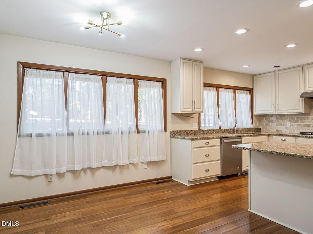 1906 Wedgewood Drive - Photo 12