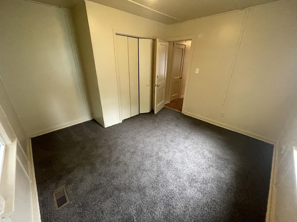 661 Coleman Street - Photo 2