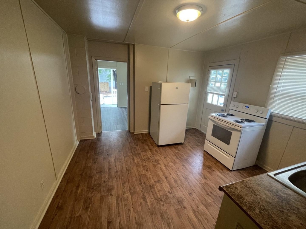 661 Coleman Street - Photo 3