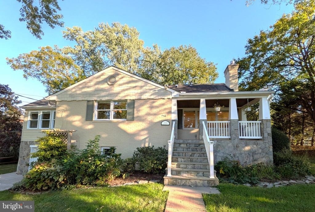 1919 Youngblood Street - Photo 2