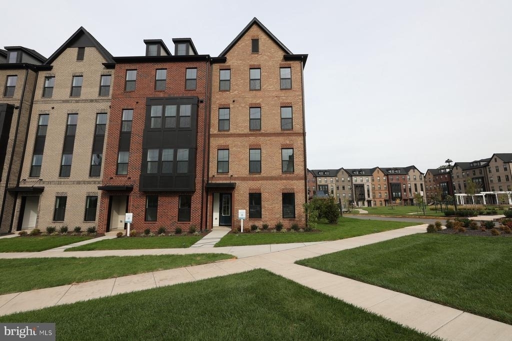 4851 Bauhaus Square - Photo 0