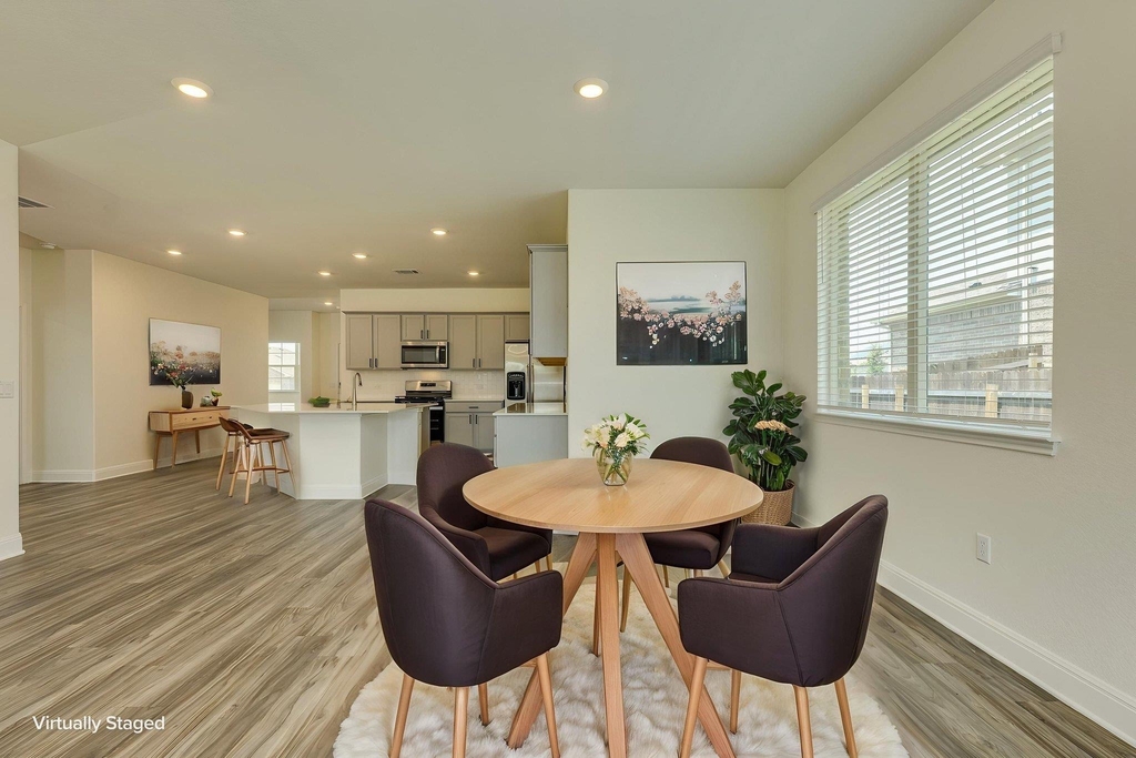 17813 Bassano Ave - Photo 4
