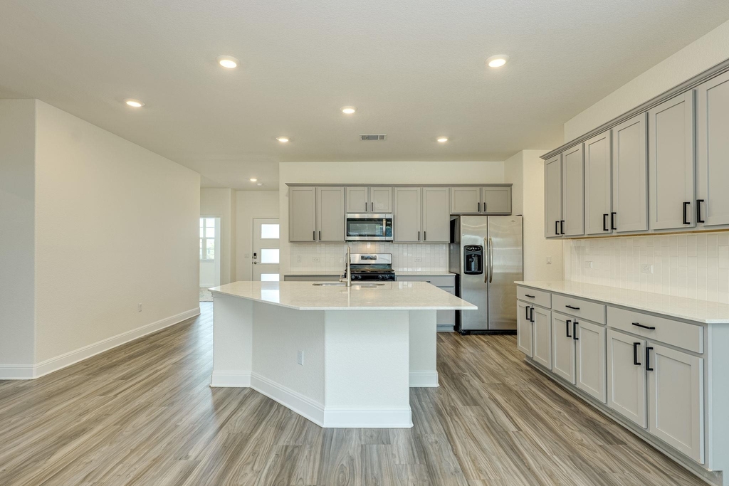 17813 Bassano Ave - Photo 3
