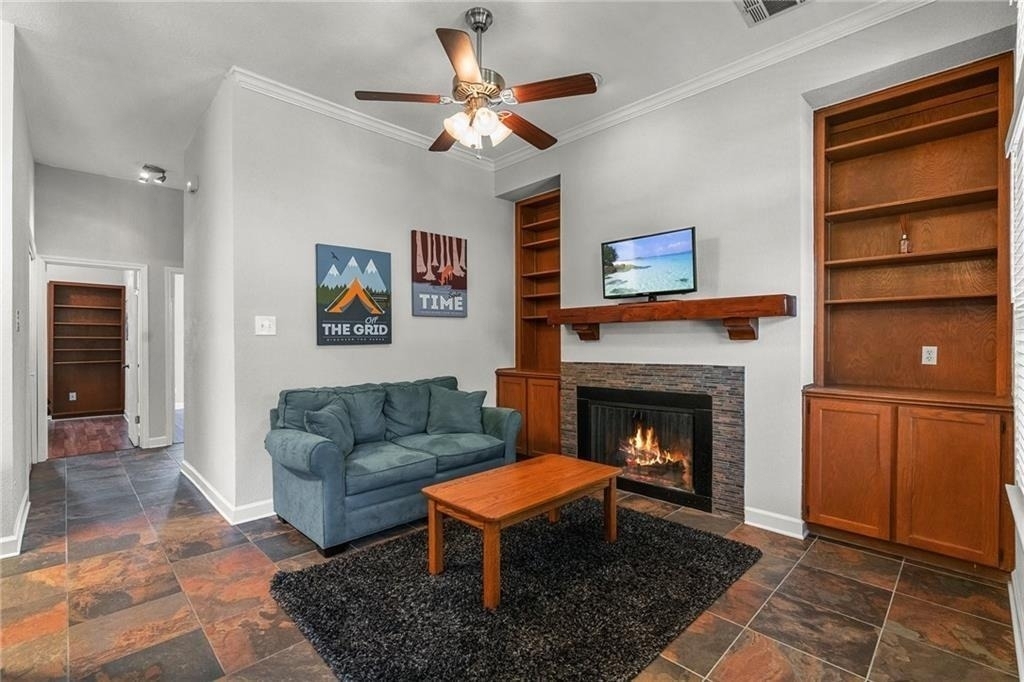 2802 Nueces St - Photo 0