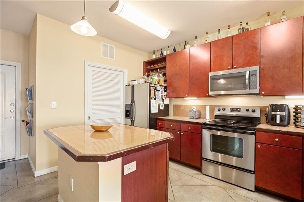 2505 San Gabriel St - Photo 2