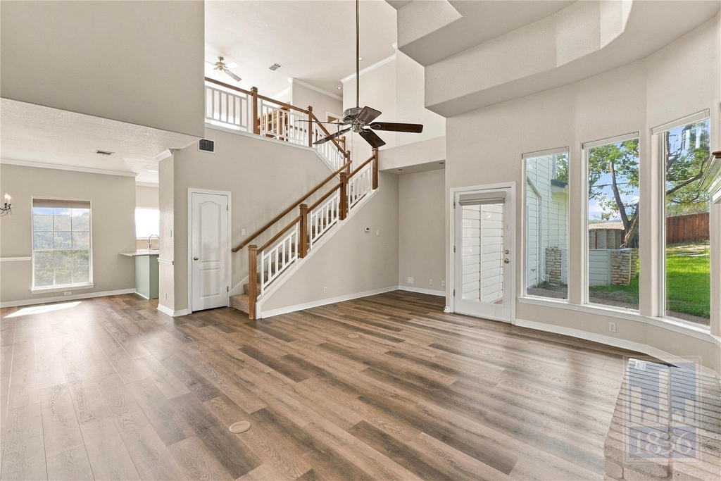 501 Rolling Green Dr - Photo 2