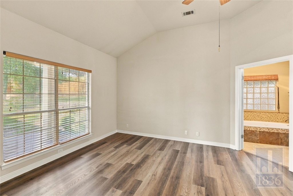 501 Rolling Green Dr - Photo 17