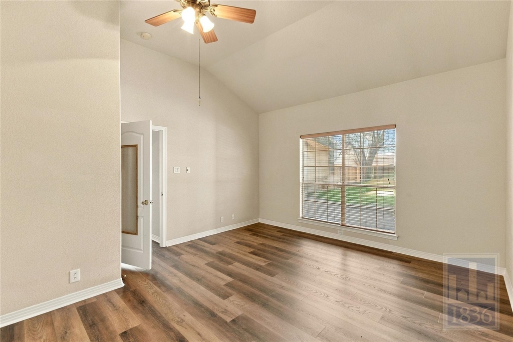 501 Rolling Green Dr - Photo 16