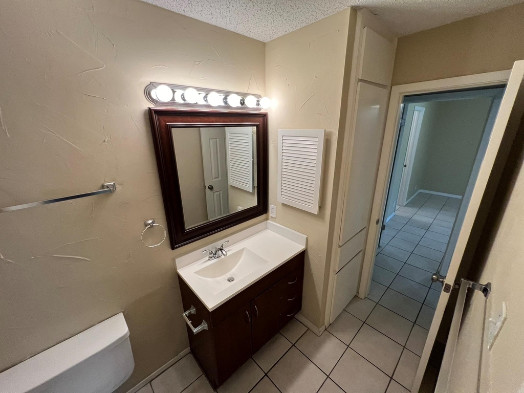 106 E 30th St - Photo 6