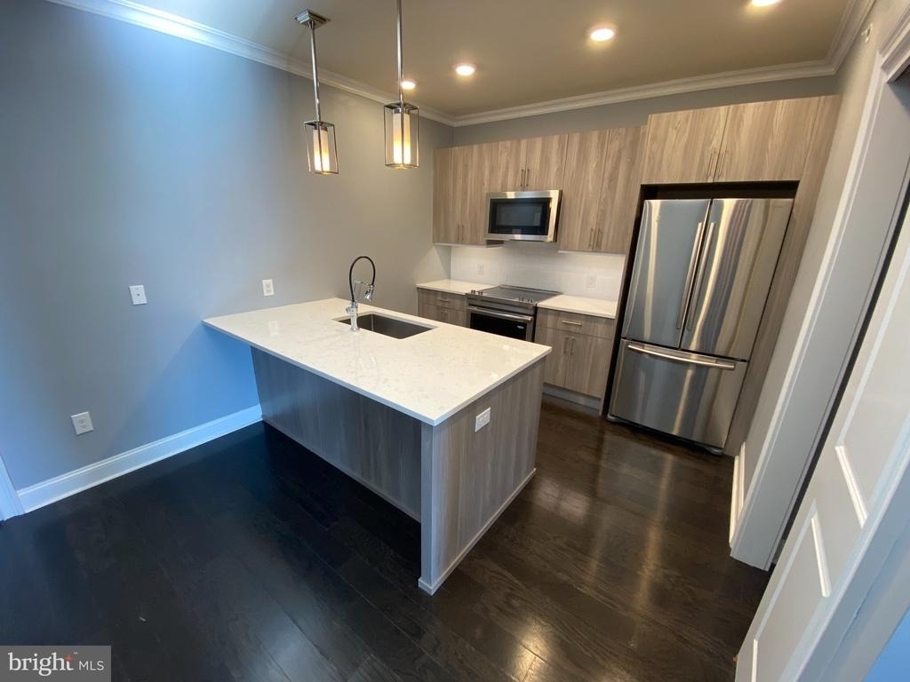 200 N Sycamore Street - Photo 6