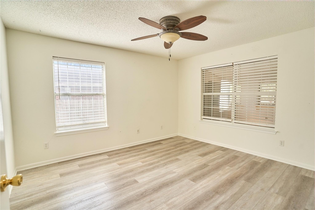 2307 Davis St - Photo 9