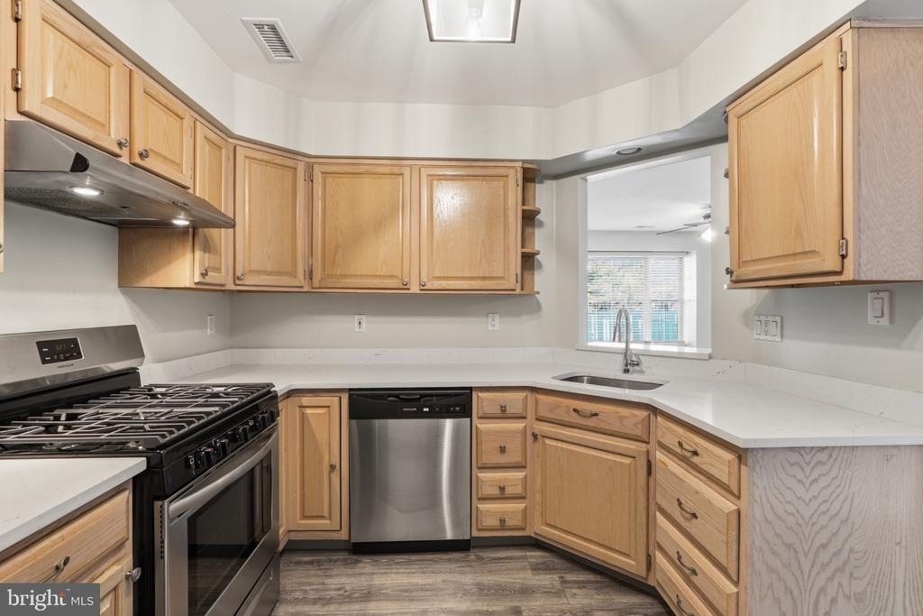 303 Oswego Court - Photo 9