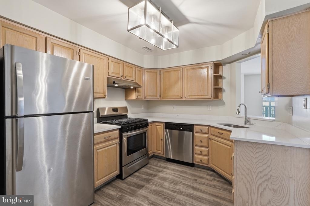 303 Oswego Court - Photo 10