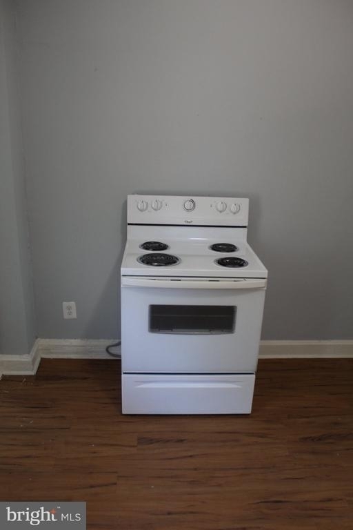 221 W Howard Street - Photo 3