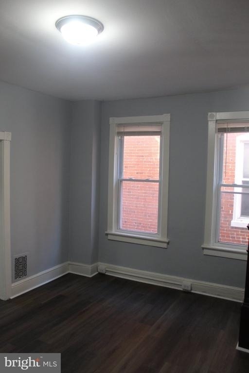 221 W Howard Street - Photo 8
