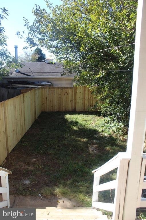 221 W Howard Street - Photo 24