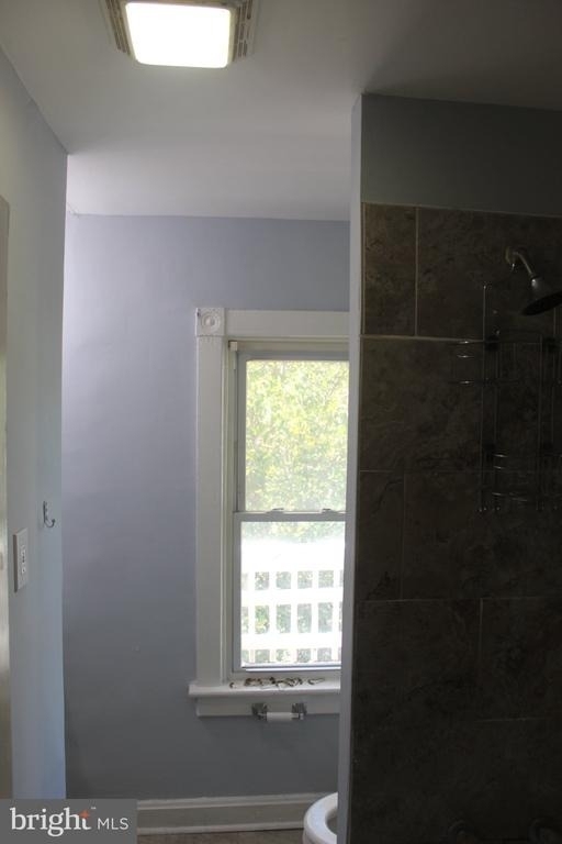 221 W Howard Street - Photo 10