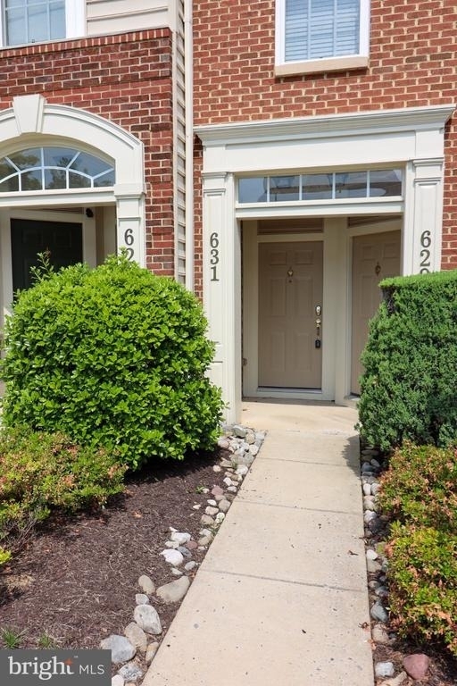 631 Kingfisher Avenue - Photo 1