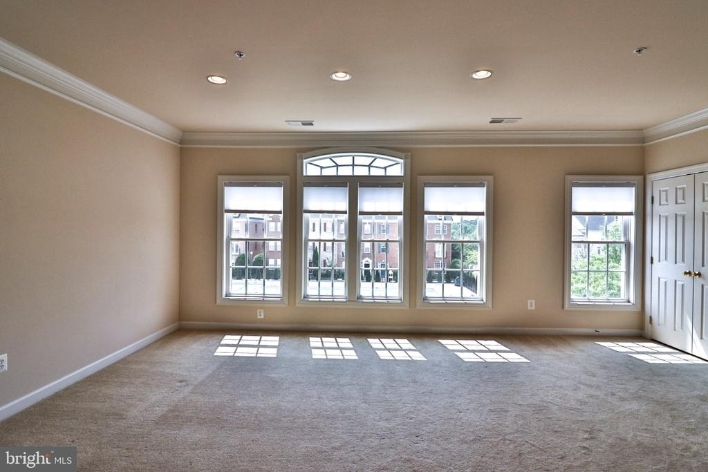 631 Kingfisher Avenue - Photo 5