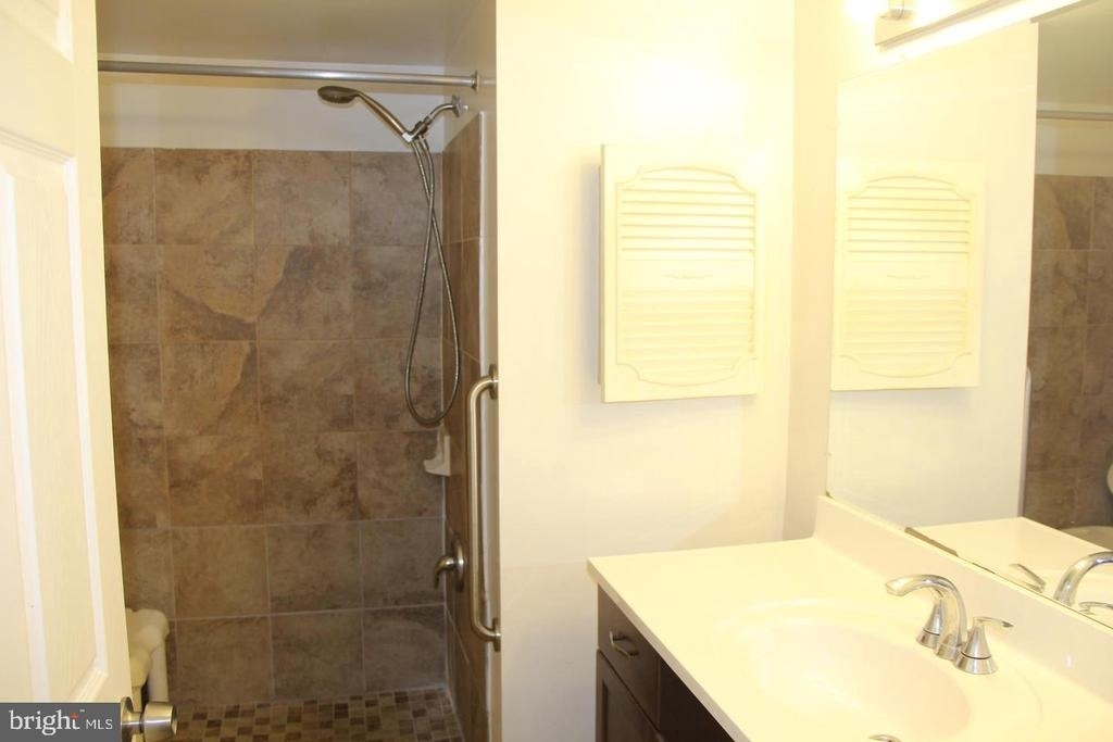 14724 Valiant Terrace - Photo 8