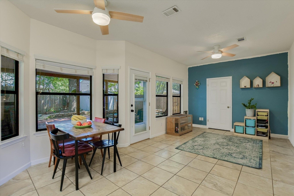 1104 Crestview St - Photo 6