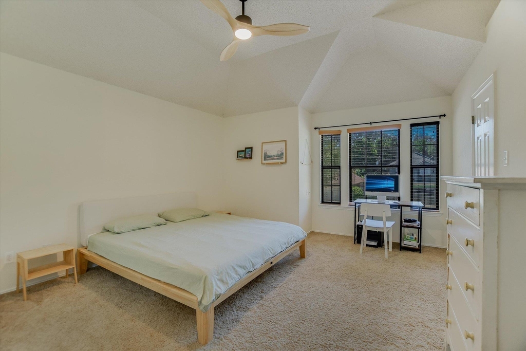 1104 Crestview St - Photo 9