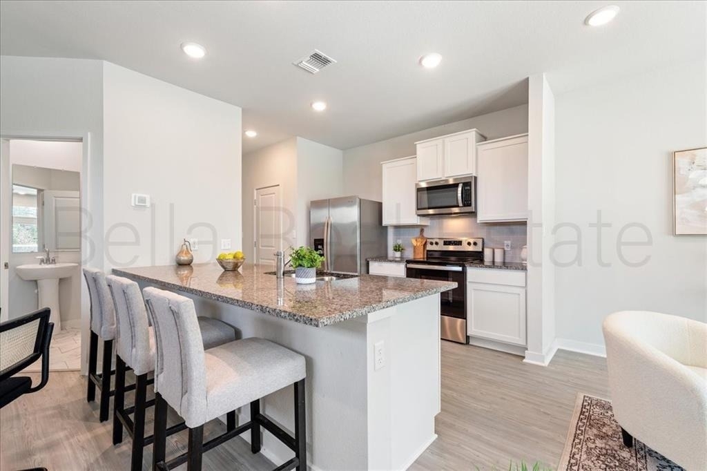 605 W South St - Photo 1
