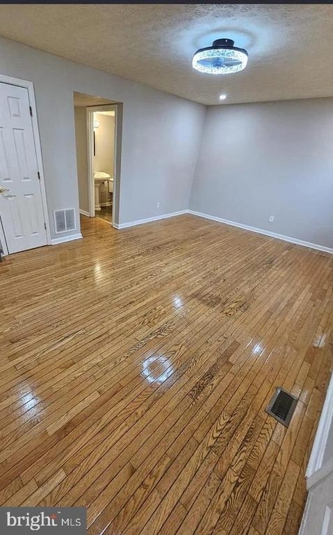 604 Burlington Court - Photo 4