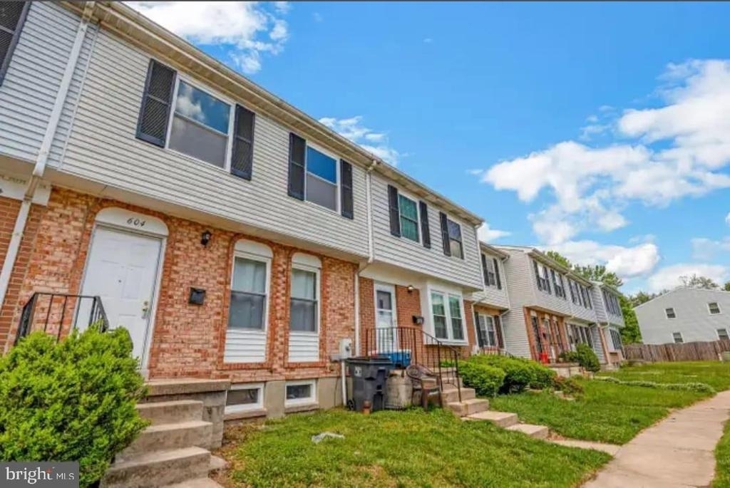 604 Burlington Court - Photo 5