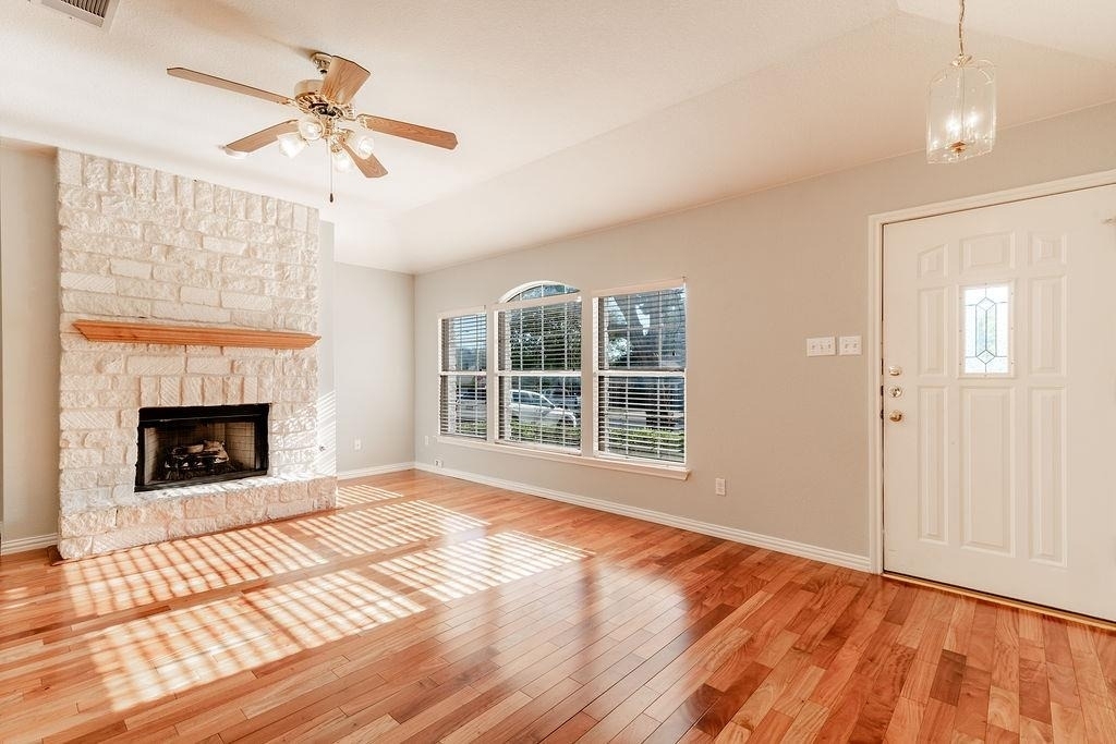 7104 Quimper Ln - Photo 3