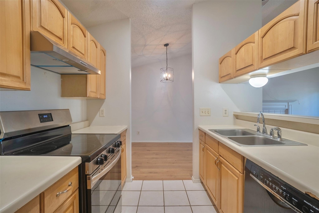 305 Regatta Ct - Photo 9