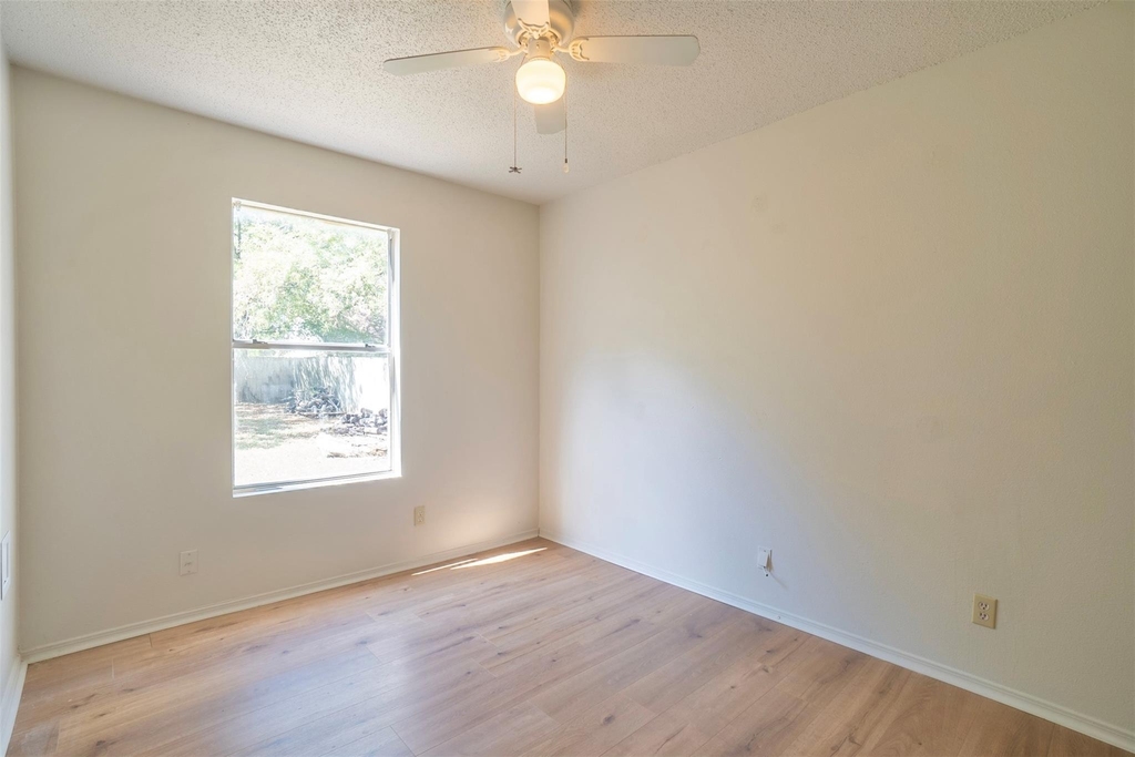 305 Regatta Ct - Photo 17
