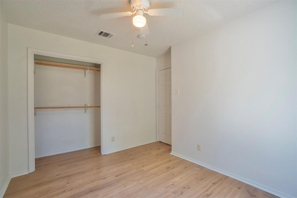 305 Regatta Ct - Photo 18