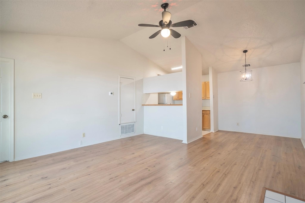 305 Regatta Ct - Photo 4
