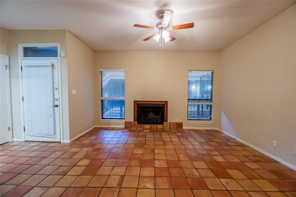 1910 Robbins Pl - Photo 1