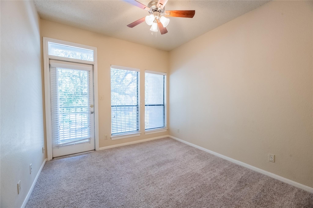 1910 Robbins Pl - Photo 6