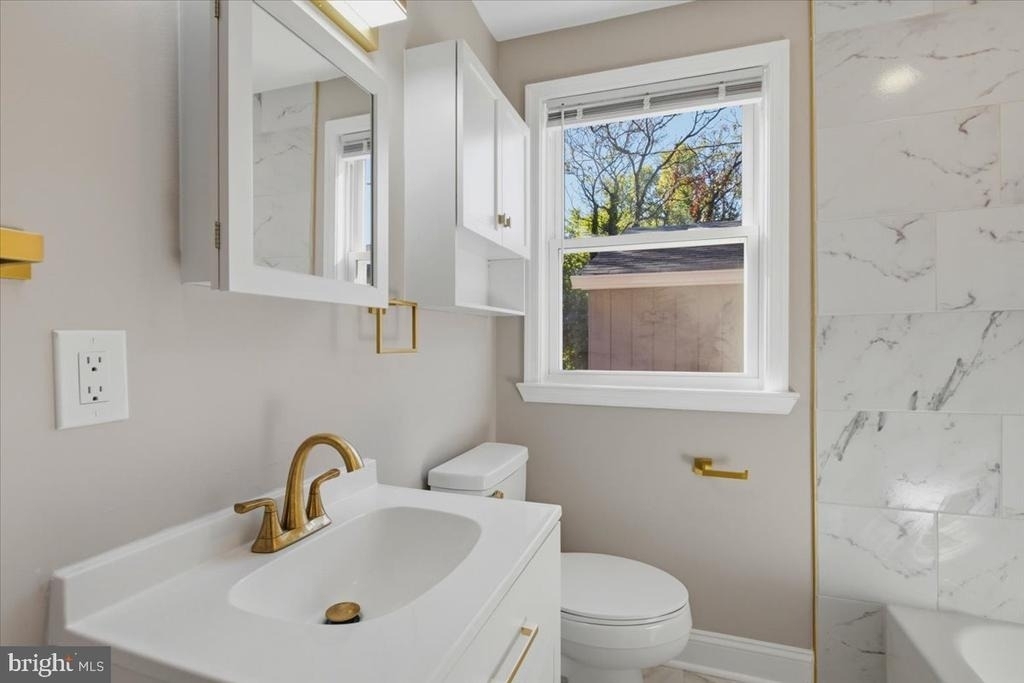 6303 Fieldvale Road - Photo 5