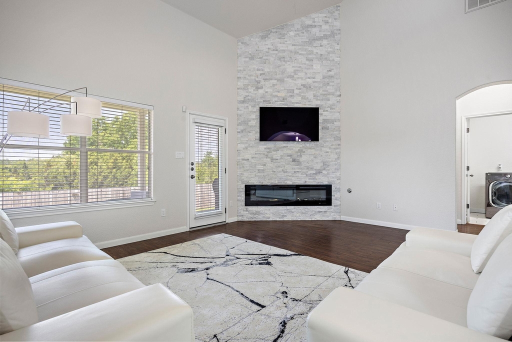 1618 Ashberry Trl - Photo 2