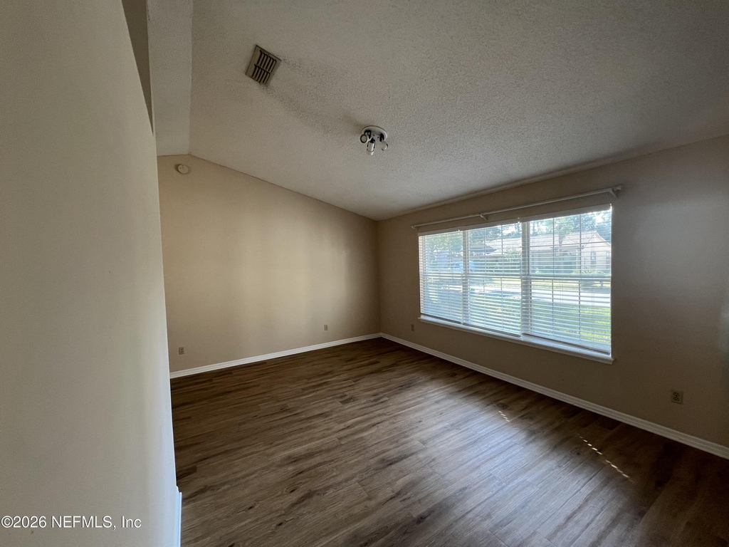 2105 Hovington Circle W - Photo 3