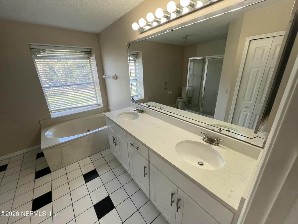 2105 Hovington Circle W - Photo 15