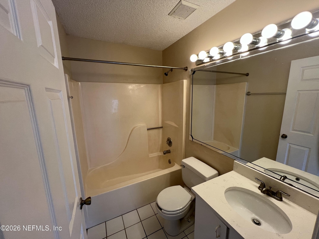2105 Hovington Circle W - Photo 9
