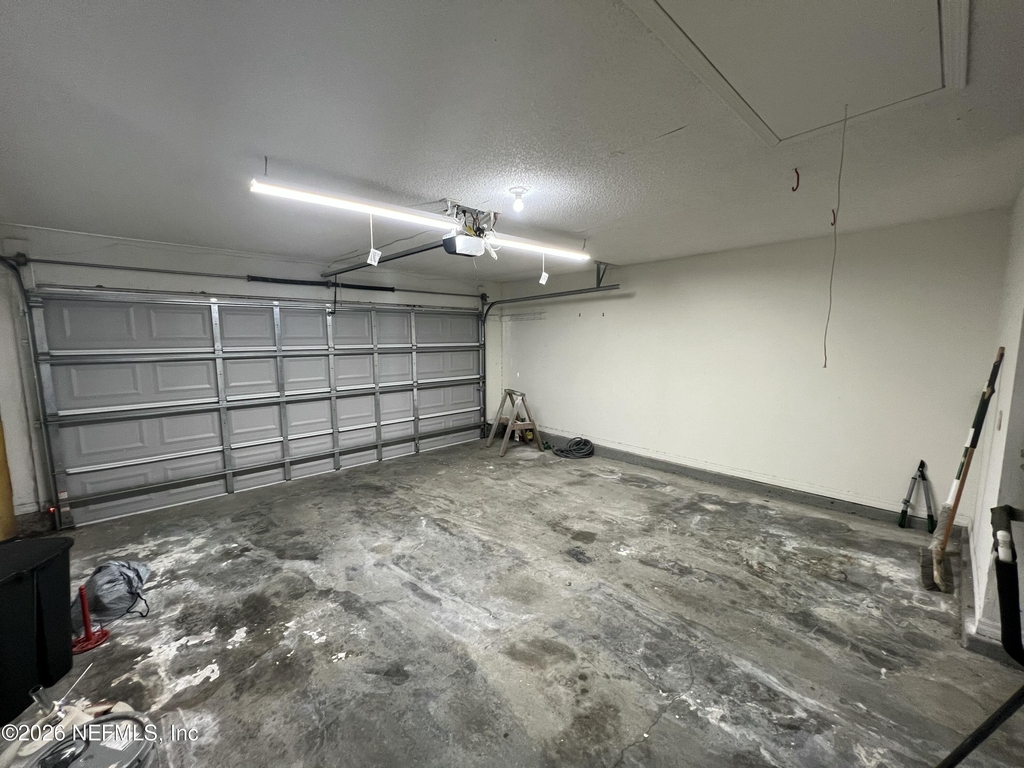 2105 Hovington Circle W - Photo 18