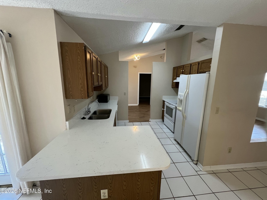 2105 Hovington Circle W - Photo 5
