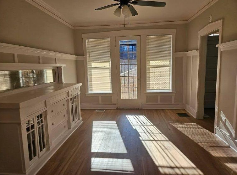657 E 50th Place - Photo 3